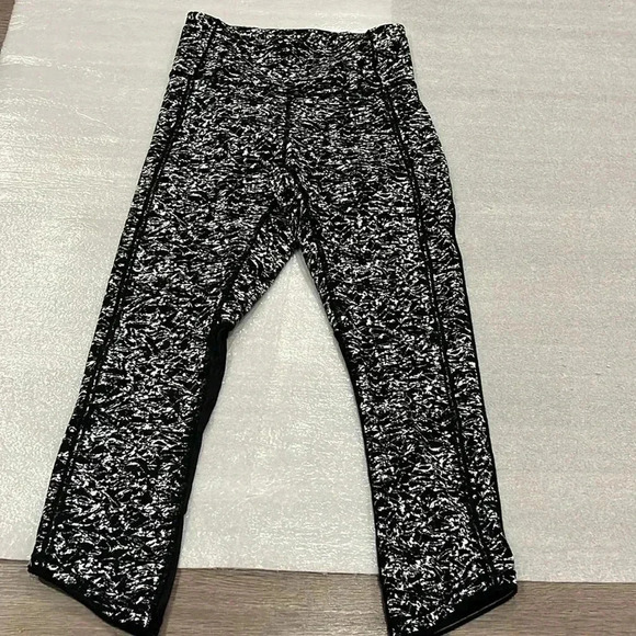 [Sz4] Lululemon  Deep Breath Crop (21" ) Iced Wave White Black-NWOT - Picture 6 of 11